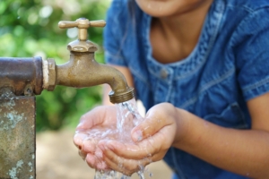 Accès à l'eau potable et à l'assainissement: cas de la commune d'arrondissement de Douala V (Cameroun)