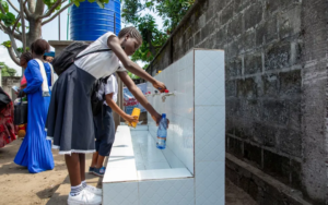 EAU, HYGIENE ET ASSAINISSEMENT DANS LES ECOLES PRIMAIRES DE KINSHASA