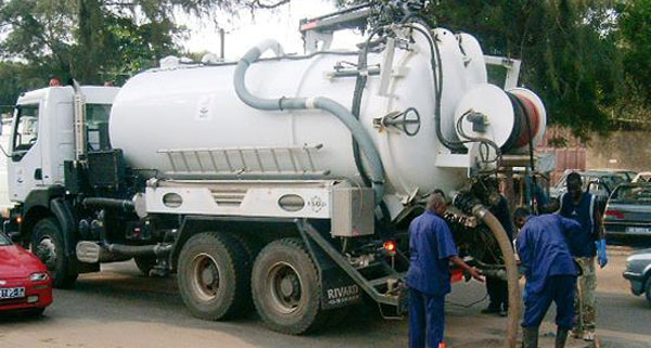 GESTION DES EAUX USEES ET DES BOUES DE VIDANGE A DAKAR PARTICULIEREMENT DANS LA ZONE HUMIDE DU TECHNOPOLE
